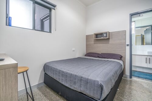 Queen Shared Ensuite Room | Queen Shared Ensuite Room | Queen Bed Room Accomodation - Alberts Innisfail QLD